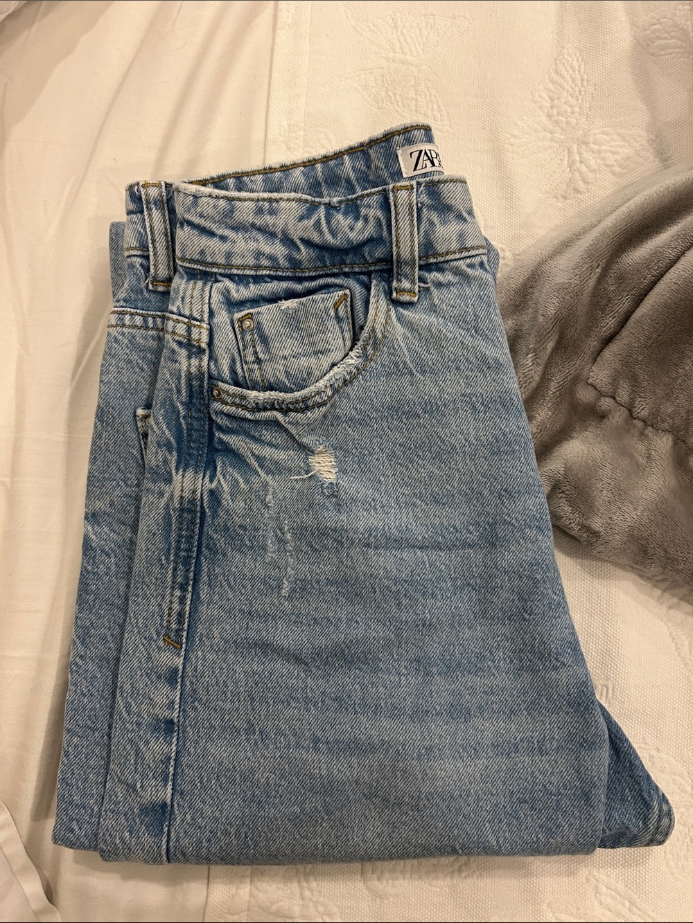 Zara Light Wash Straight-Leg Women’s Jeans